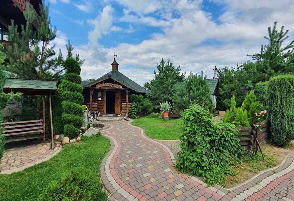Приватна садиба «Підкова 1» в селі Пістинь Косівського району